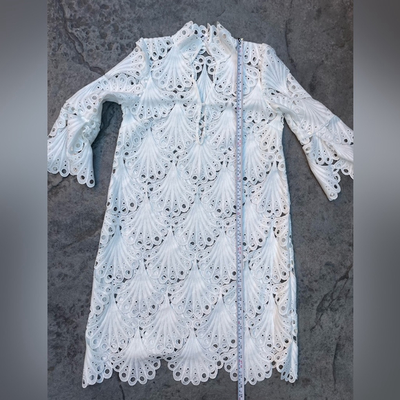 guipure lace dress with a large pattern White Eyelet - Picture 7 of 11